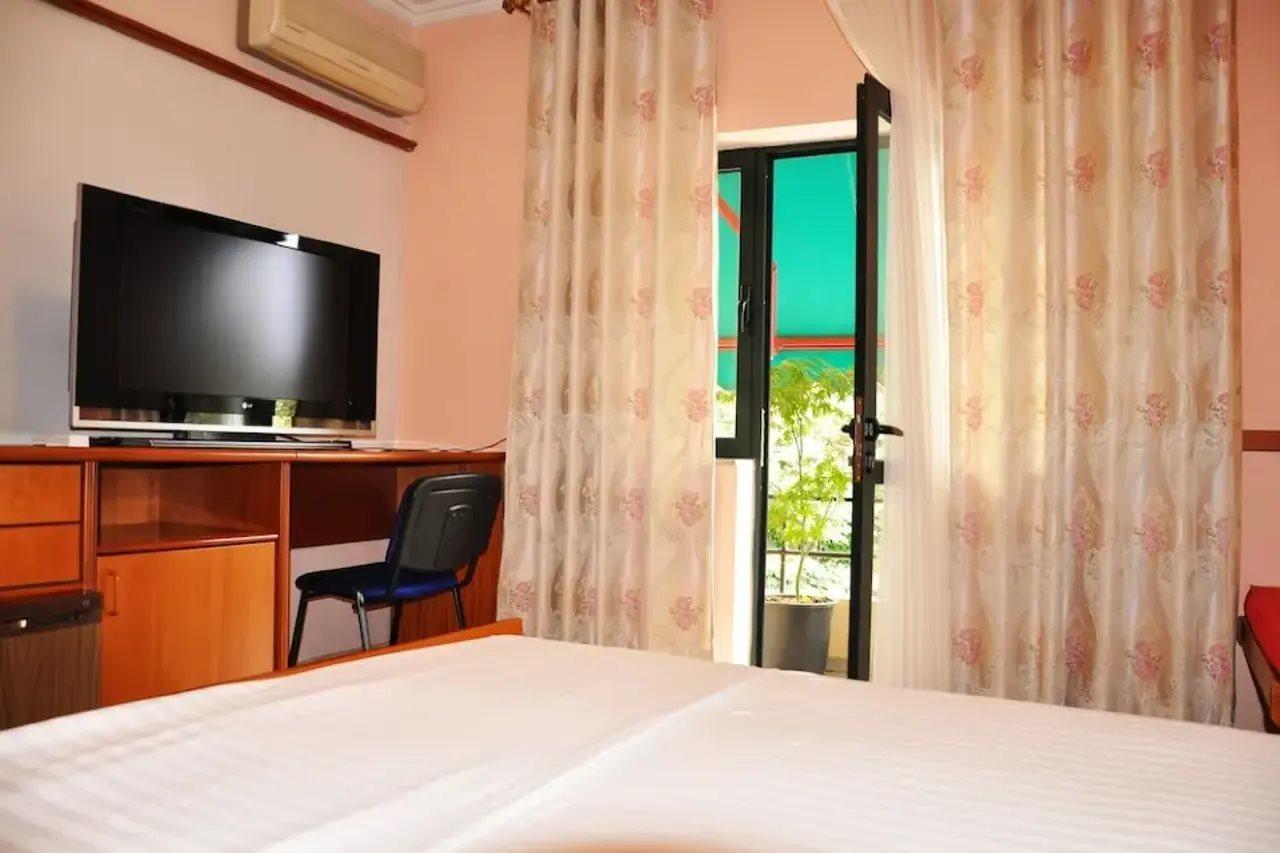 Lugano Hotel Tirana Eksteriør billede