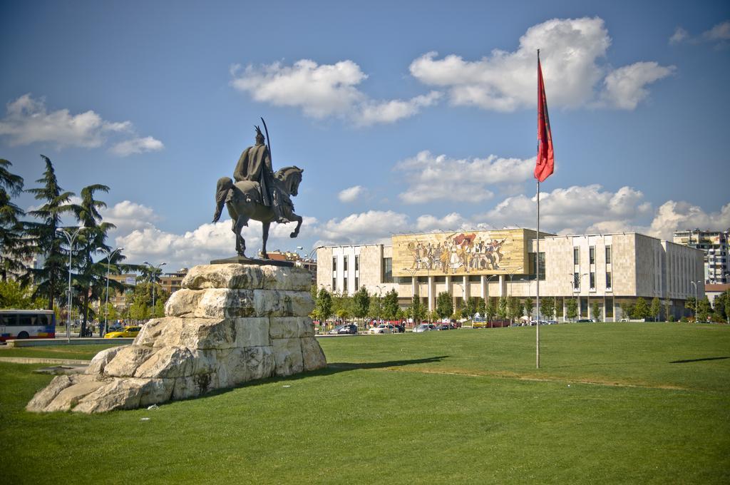 Lugano Hotel Tirana Eksteriør billede