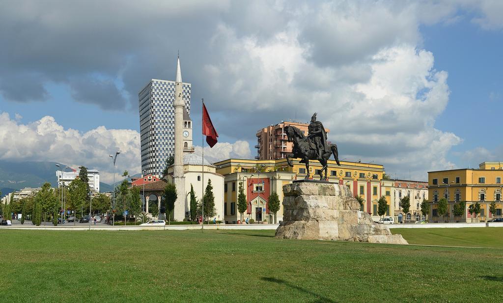 Lugano Hotel Tirana Eksteriør billede